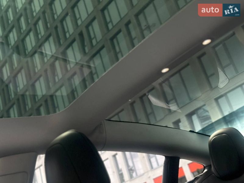 Седан Tesla Model 3 2021 в Дніпрі