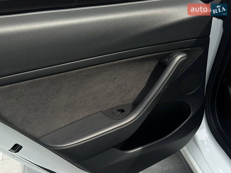 Седан Tesla Model 3 2021 в Дніпрі