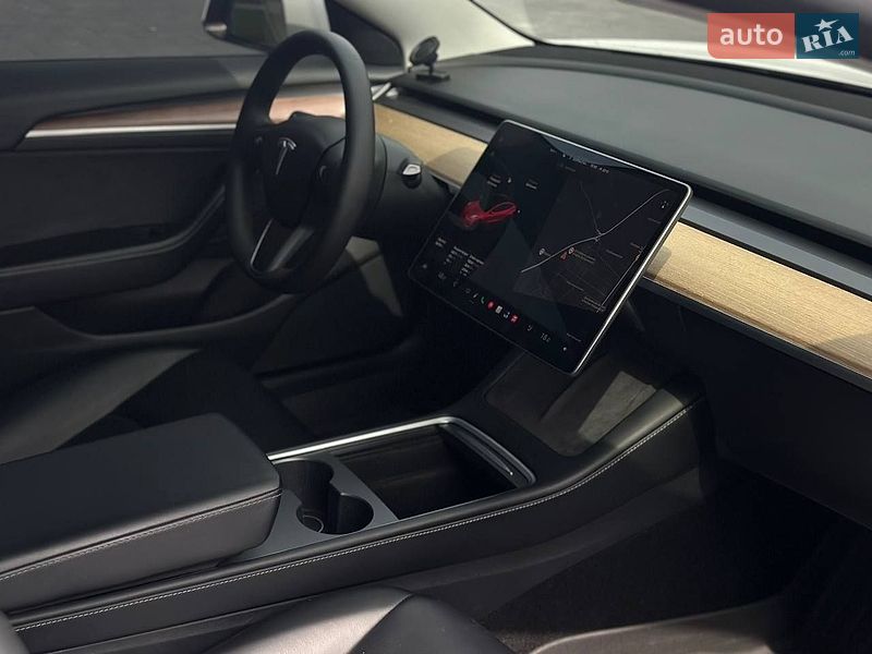 Седан Tesla Model 3 2021 в Дніпрі