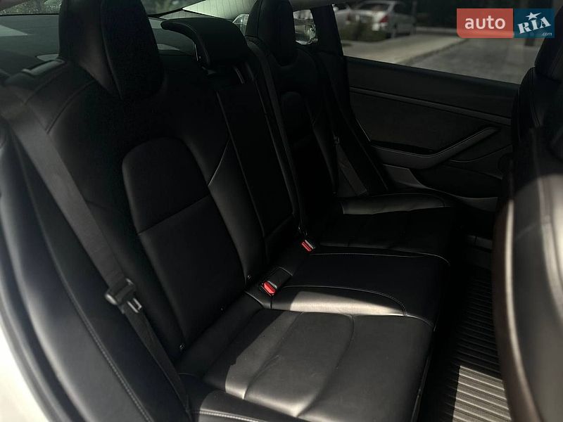 Седан Tesla Model 3 2021 в Дніпрі