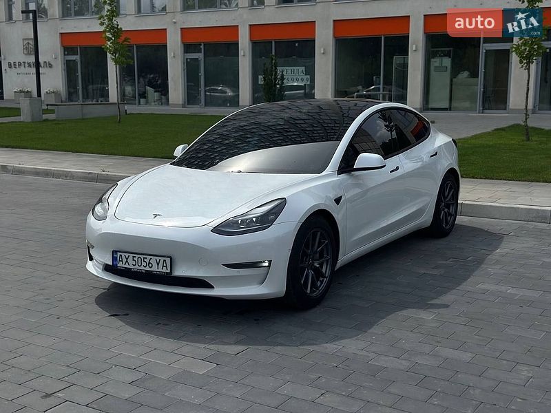 Седан Tesla Model 3 2021 в Дніпрі