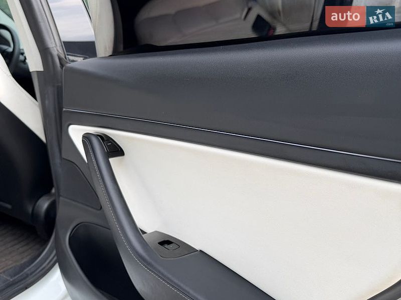 Седан Tesla Model 3 2020 в Днепре
