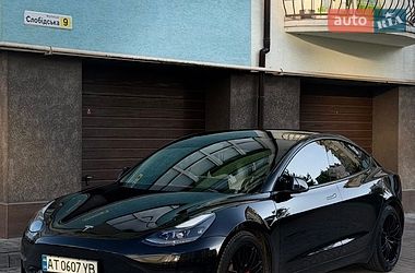 Седан Tesla Model 3 2021 в Івано-Франківську