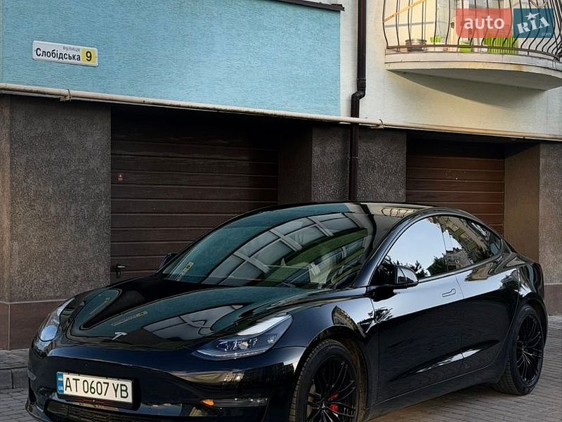 Седан Tesla Model 3 2021 в Івано-Франківську