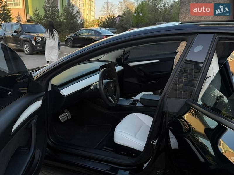 Седан Tesla Model 3 2021 в Івано-Франківську