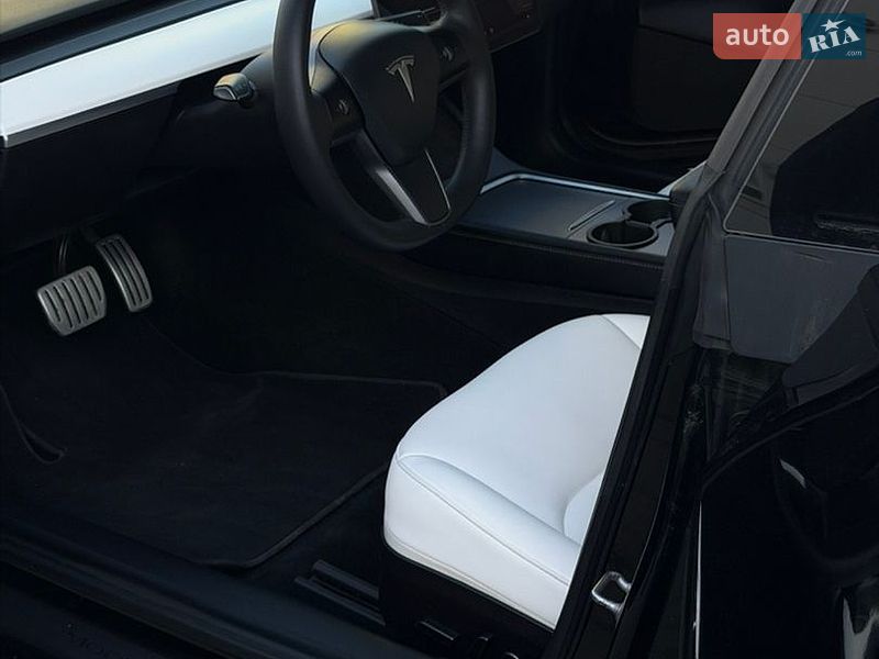 Седан Tesla Model 3 2021 в Івано-Франківську