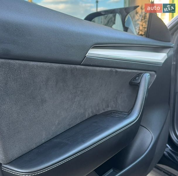 Седан Tesla Model 3 2021 в Івано-Франківську