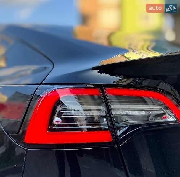 Седан Tesla Model 3 2021 в Івано-Франківську