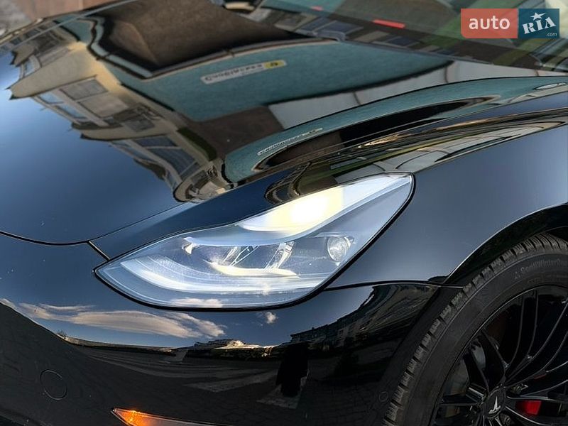 Седан Tesla Model 3 2021 в Івано-Франківську