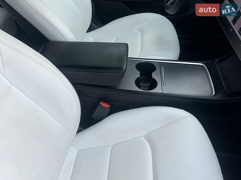 Седан Tesla Model 3 2021 в Вінниці