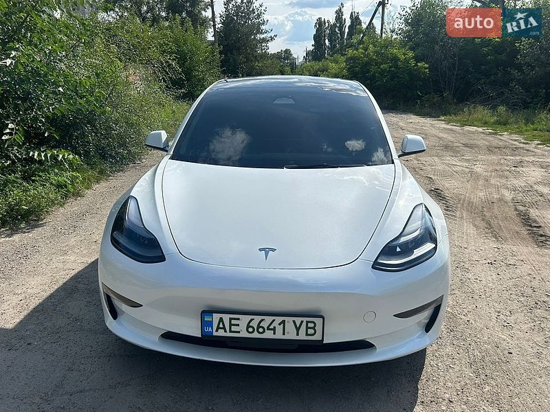 Седан Tesla Model 3 2023 в Дніпрі