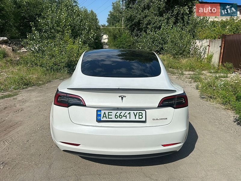 Седан Tesla Model 3 2023 в Дніпрі