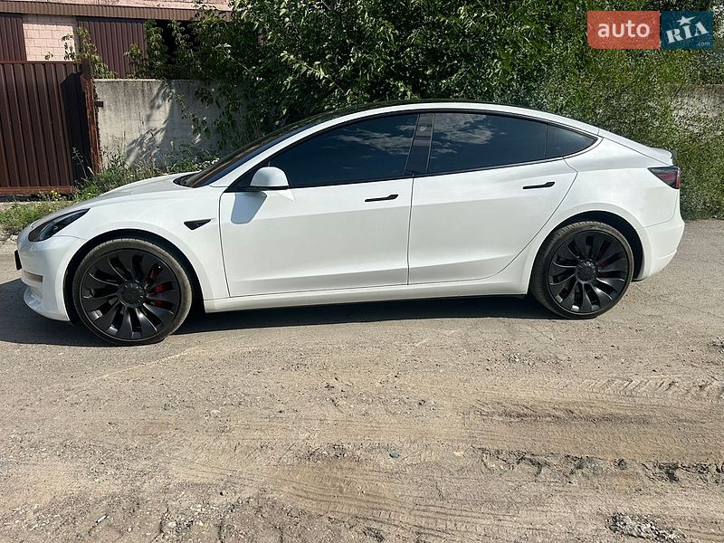 Седан Tesla Model 3 2023 в Дніпрі