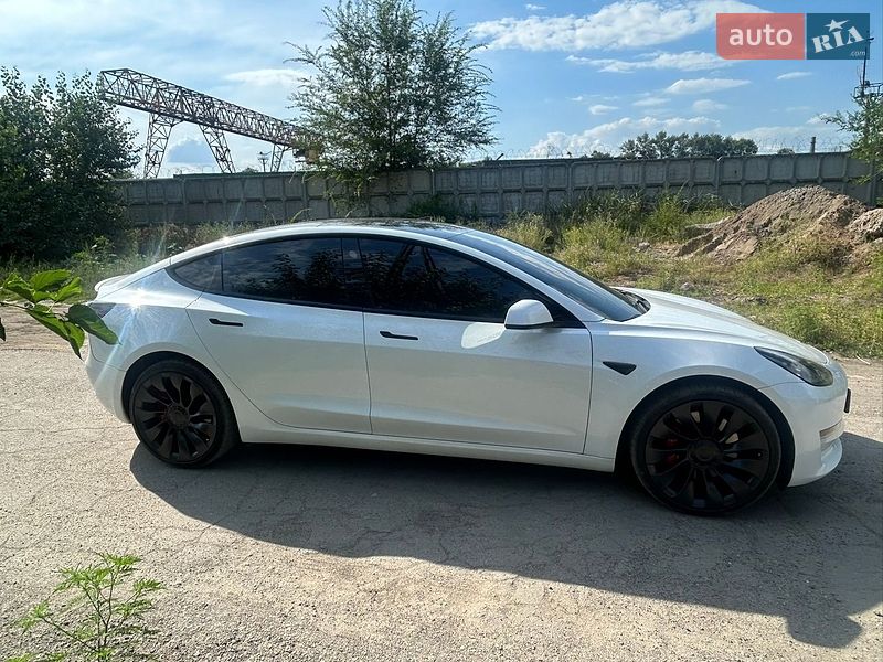 Седан Tesla Model 3 2023 в Дніпрі