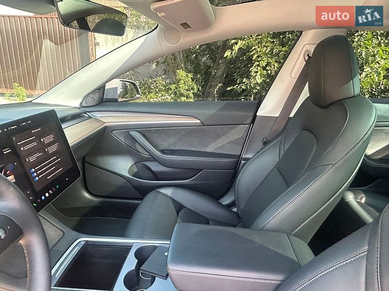 Седан Tesla Model 3 2023 в Дніпрі