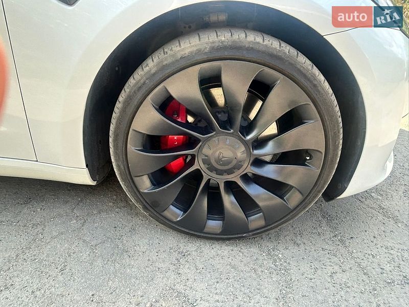 Седан Tesla Model 3 2023 в Дніпрі