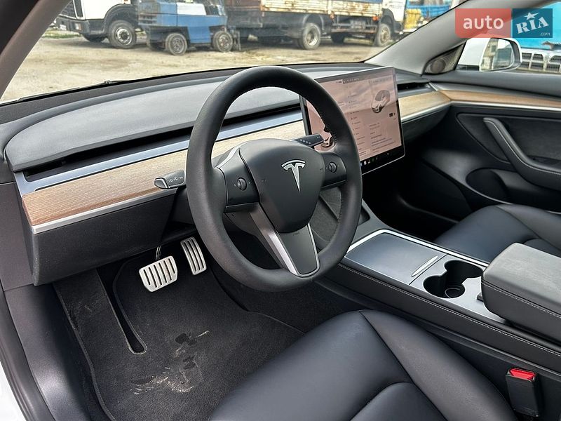 Седан Tesla Model 3 2023 в Дніпрі