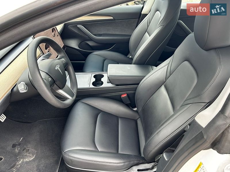 Седан Tesla Model 3 2023 в Дніпрі