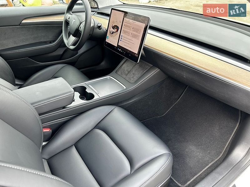 Седан Tesla Model 3 2023 в Дніпрі