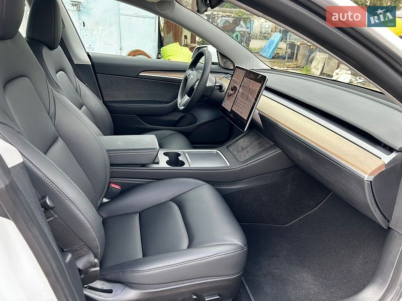 Седан Tesla Model 3 2023 в Дніпрі