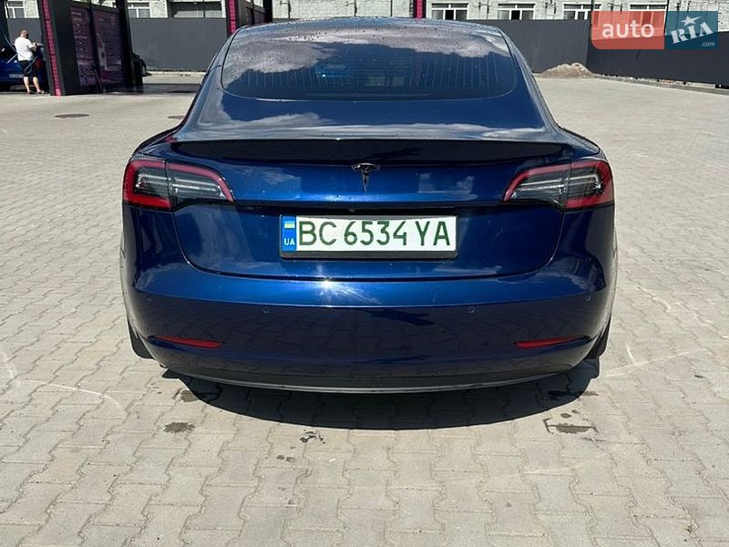 Седан Tesla Model 3 2019 в Львове