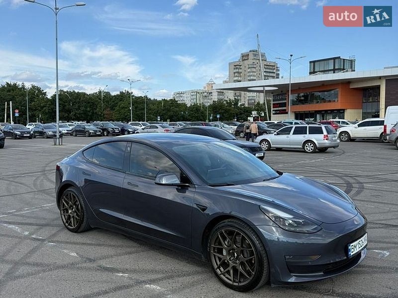 Седан Tesla Model 3 2021 в Сумах