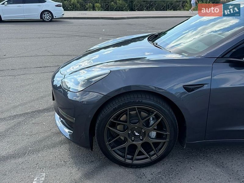 Седан Tesla Model 3 2021 в Сумах