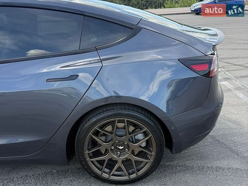 Седан Tesla Model 3 2021 в Сумах