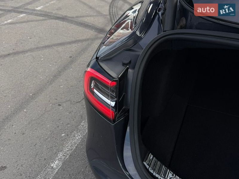 Седан Tesla Model 3 2021 в Сумах