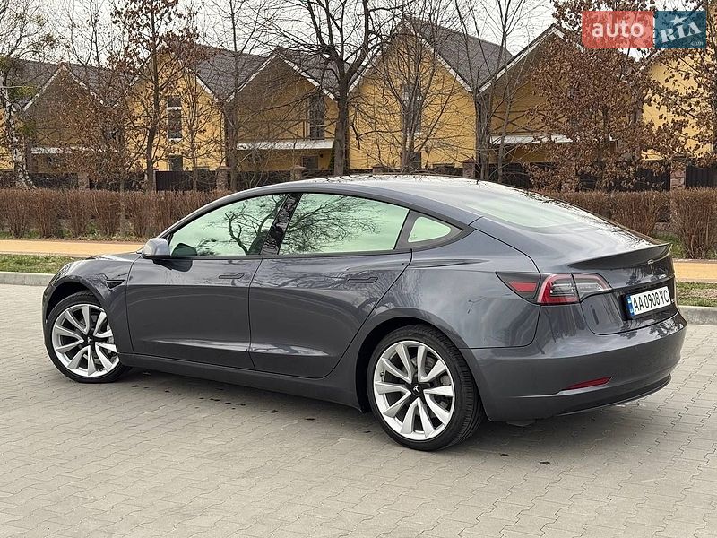 Седан Tesla Model 3 2019 в Киеве