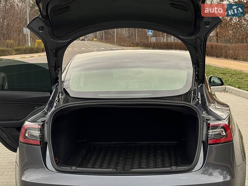Седан Tesla Model 3 2019 в Киеве