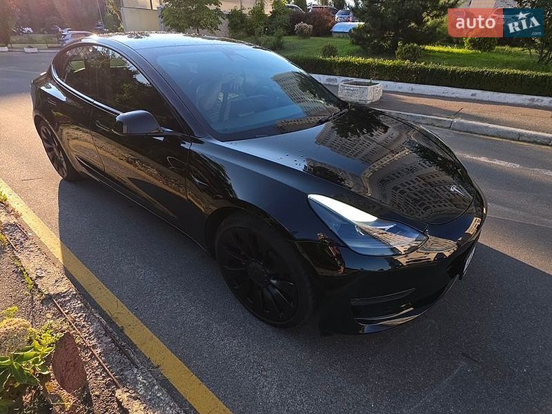 Седан Tesla Model 3 2021 в Києві