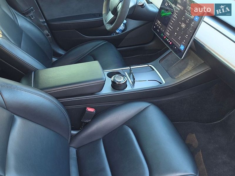 Седан Tesla Model 3 2021 в Києві