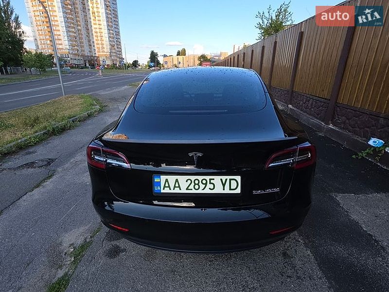 Седан Tesla Model 3 2021 в Києві
