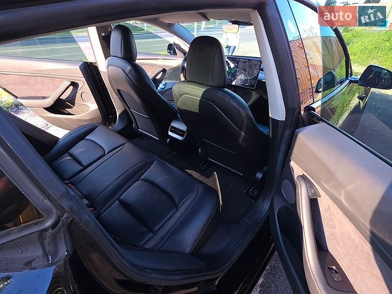 Седан Tesla Model 3 2021 в Києві