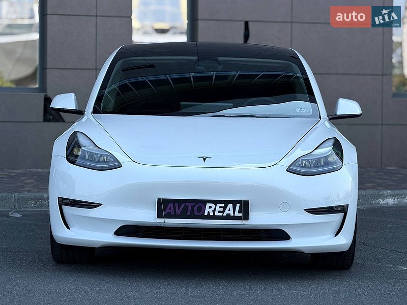 Седан Tesla Model 3 2022 в Кривом Роге
