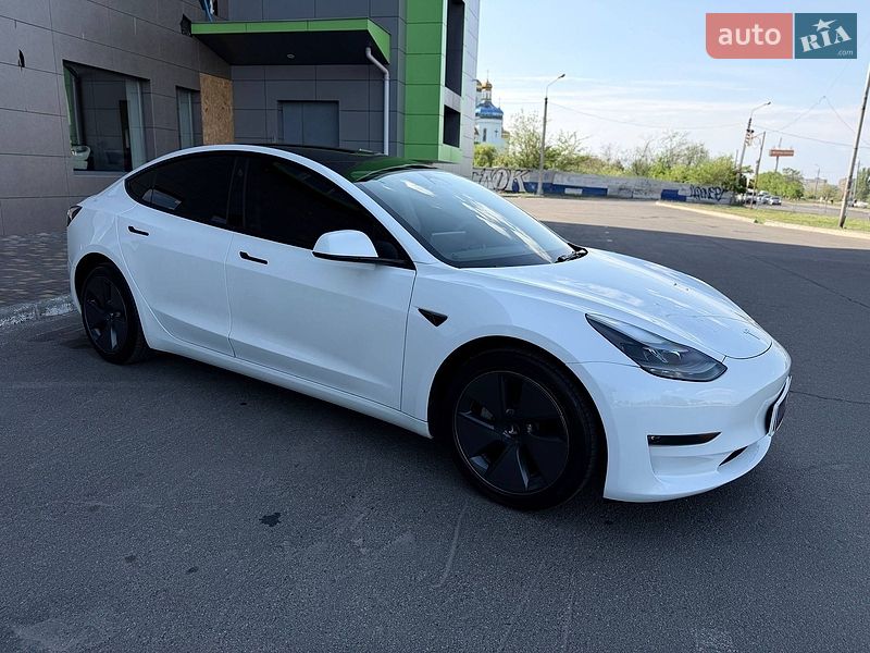 Седан Tesla Model 3 2022 в Кривому Розі