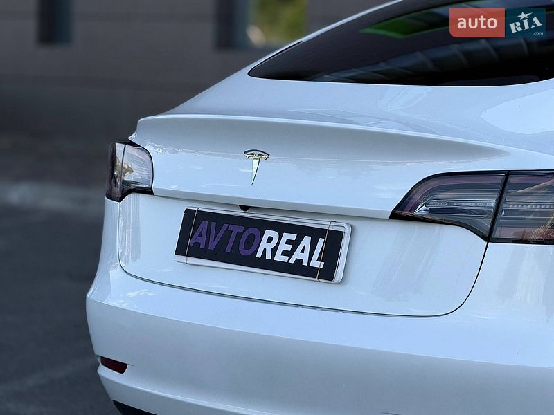 Седан Tesla Model 3 2022 в Кривом Роге