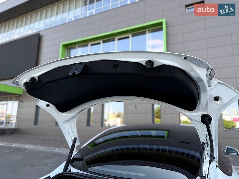 Седан Tesla Model 3 2022 в Кривом Роге