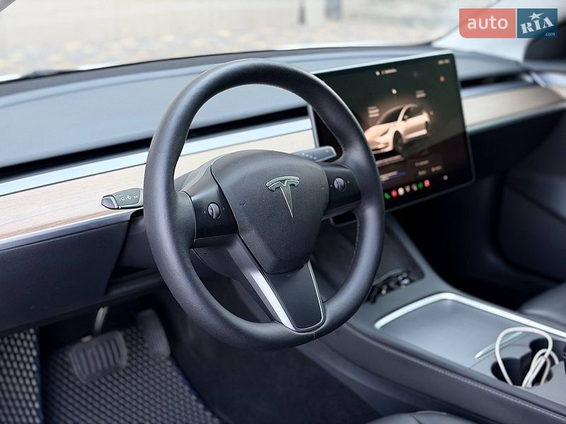 Седан Tesla Model 3 2022 в Кривом Роге