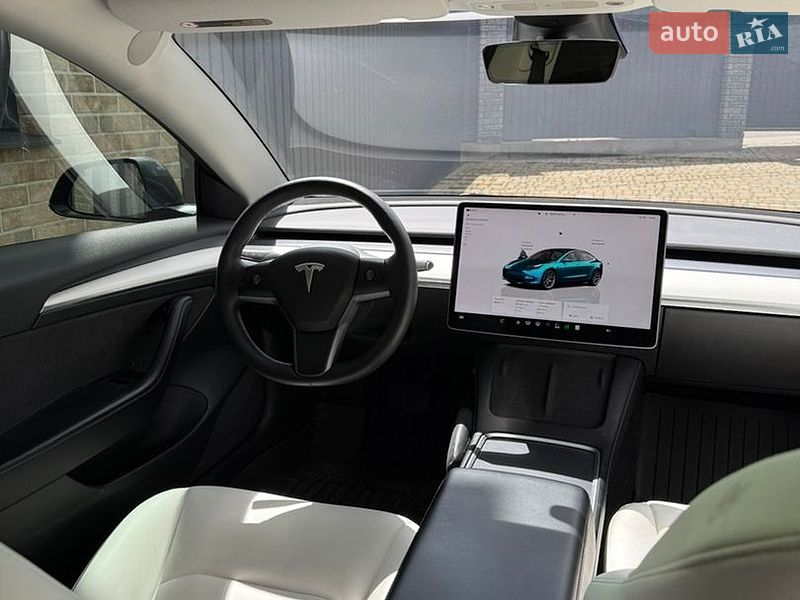 Седан Tesla Model 3 2022 в Києві
