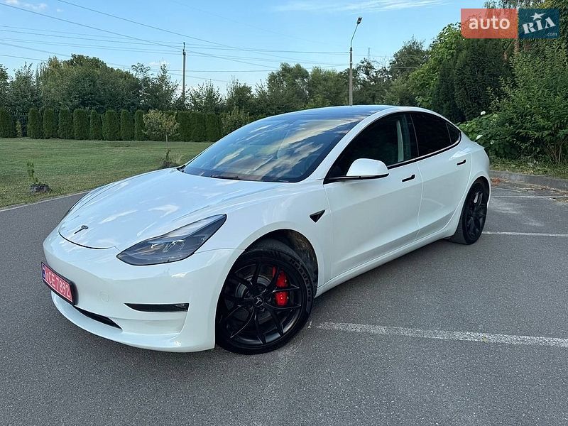 Седан Tesla Model 3 2023 в Киеве