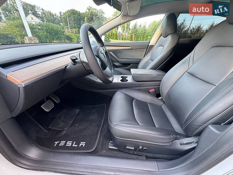 Седан Tesla Model 3 2023 в Киеве