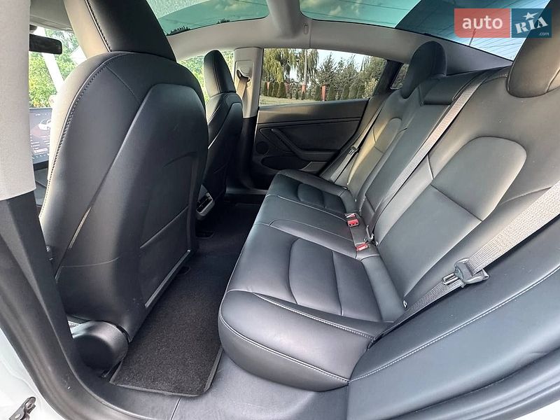 Седан Tesla Model 3 2023 в Киеве