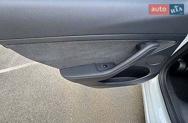 Седан Tesla Model 3 2023 в Киеве