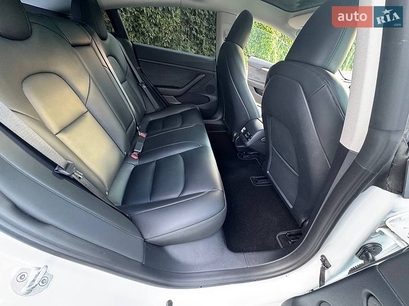 Седан Tesla Model 3 2023 в Киеве