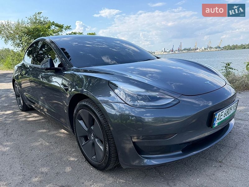 Седан Tesla Model 3 2023 в Днепре