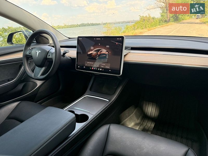 Седан Tesla Model 3 2023 в Днепре