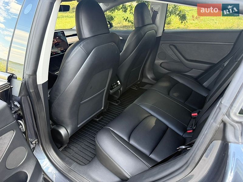 Седан Tesla Model 3 2023 в Днепре