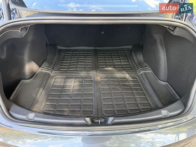Седан Tesla Model 3 2023 в Днепре
